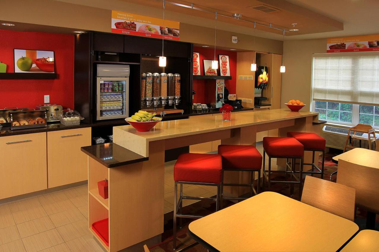 Towneplace Suites By Marriott East Lansing Bagian luar foto