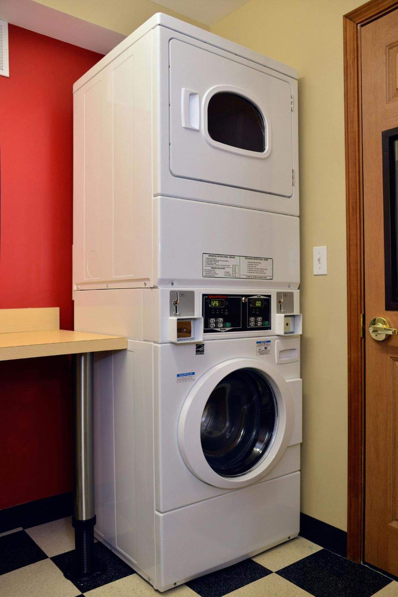 Towneplace Suites By Marriott East Lansing Bagian luar foto