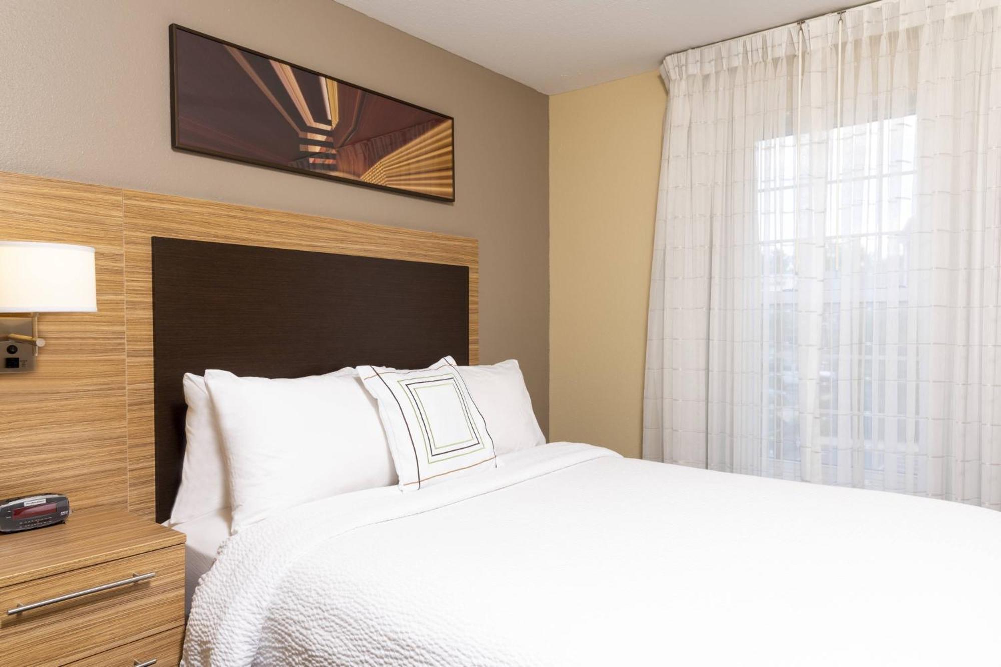 Towneplace Suites By Marriott East Lansing Bagian luar foto