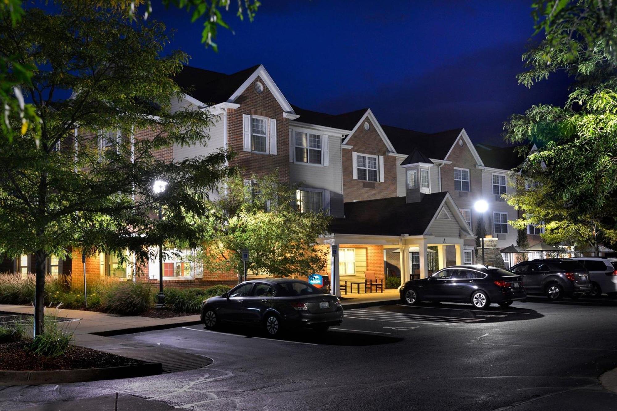 Towneplace Suites By Marriott East Lansing Bagian luar foto