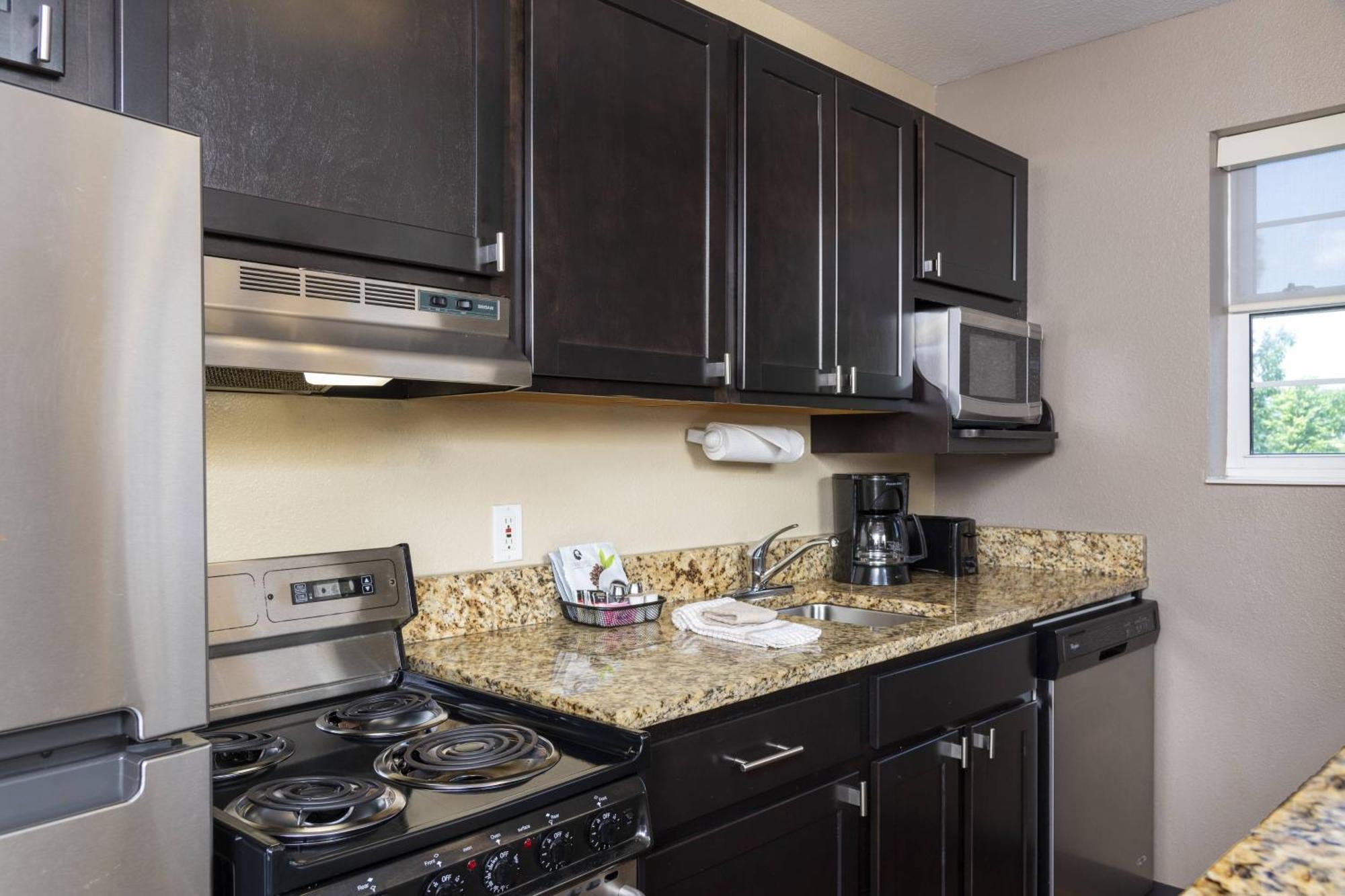 Towneplace Suites By Marriott East Lansing Bagian luar foto