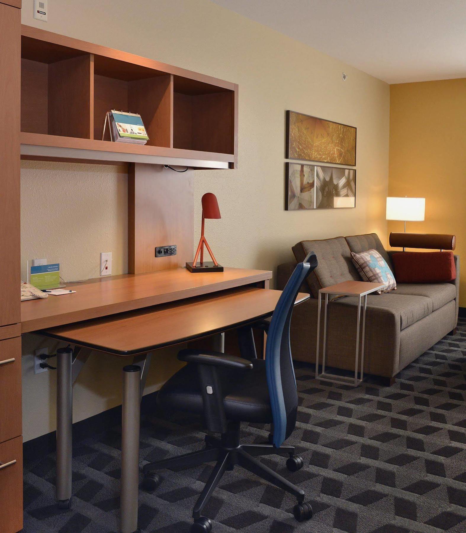 Towneplace Suites By Marriott East Lansing Bagian luar foto