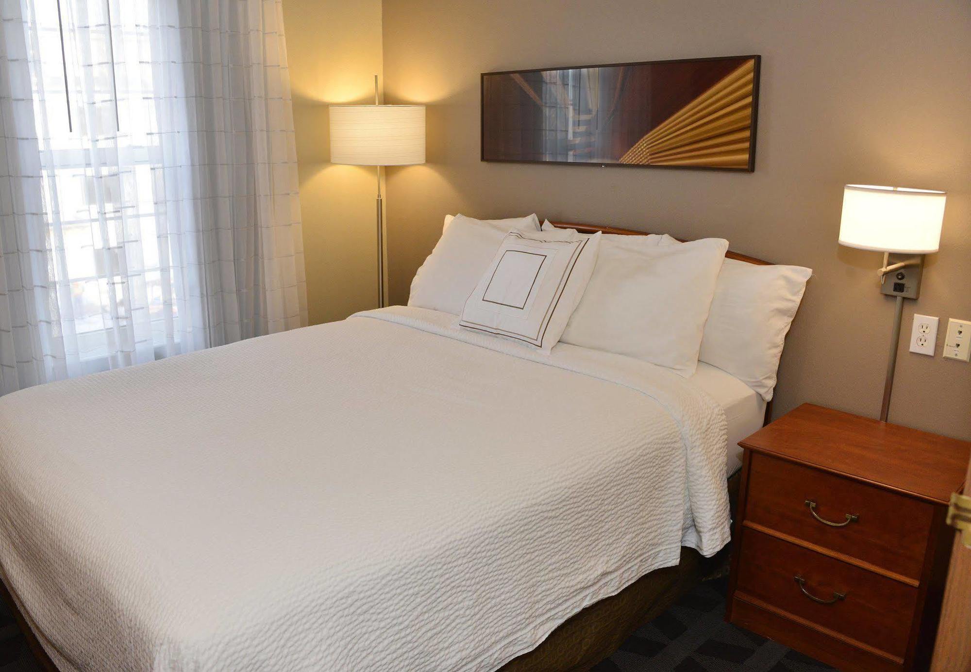 Towneplace Suites By Marriott East Lansing Bagian luar foto