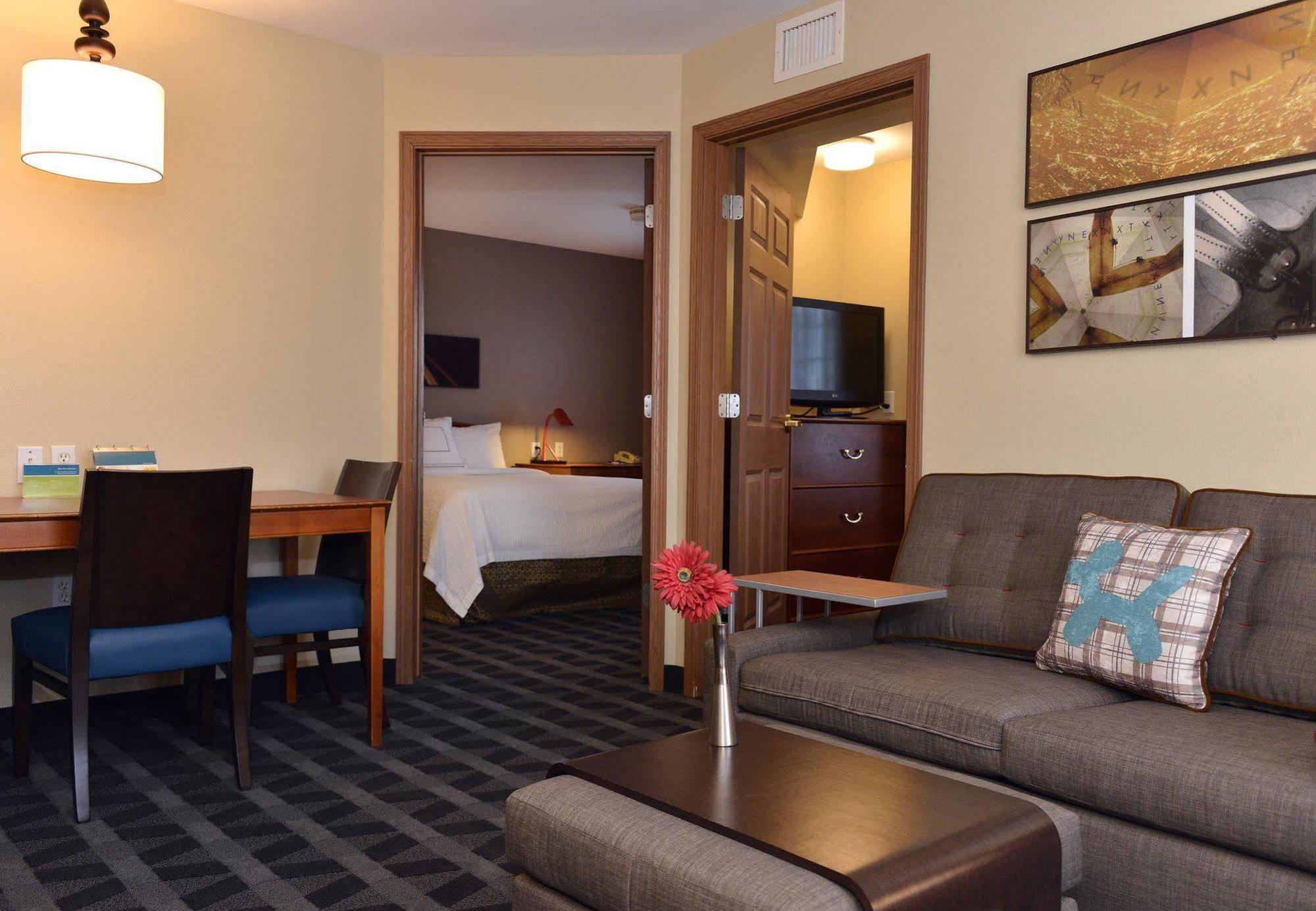 Towneplace Suites By Marriott East Lansing Bagian luar foto