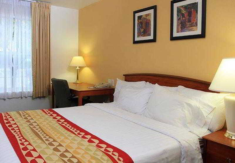 Towneplace Suites By Marriott East Lansing Bagian luar foto