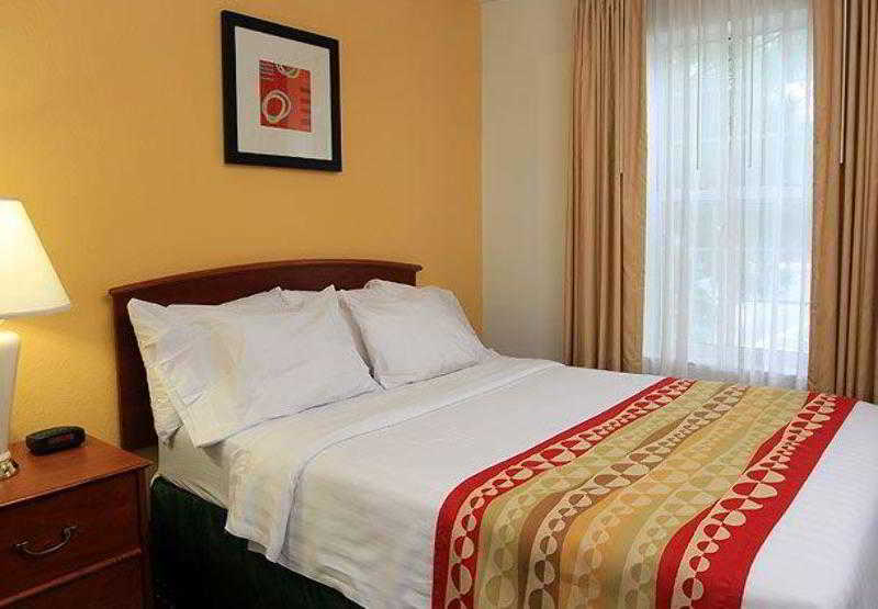 Towneplace Suites By Marriott East Lansing Bagian luar foto