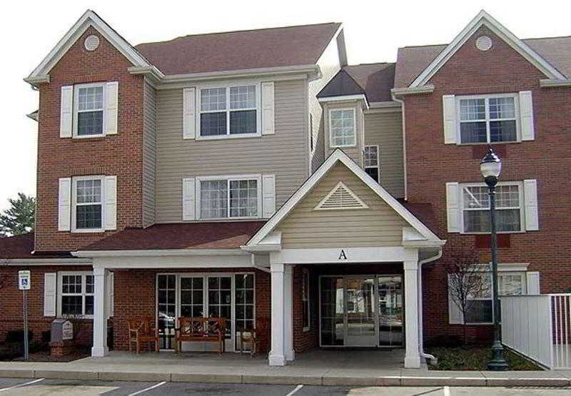 Towneplace Suites By Marriott East Lansing Bagian luar foto